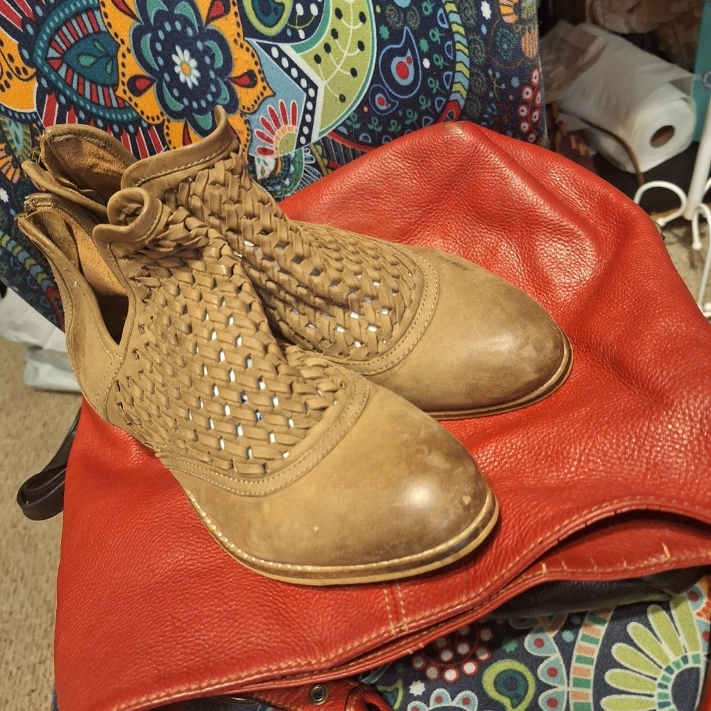 Rebel cut out Booties boots Sz 8 leather euc - Picture 2 of 8
